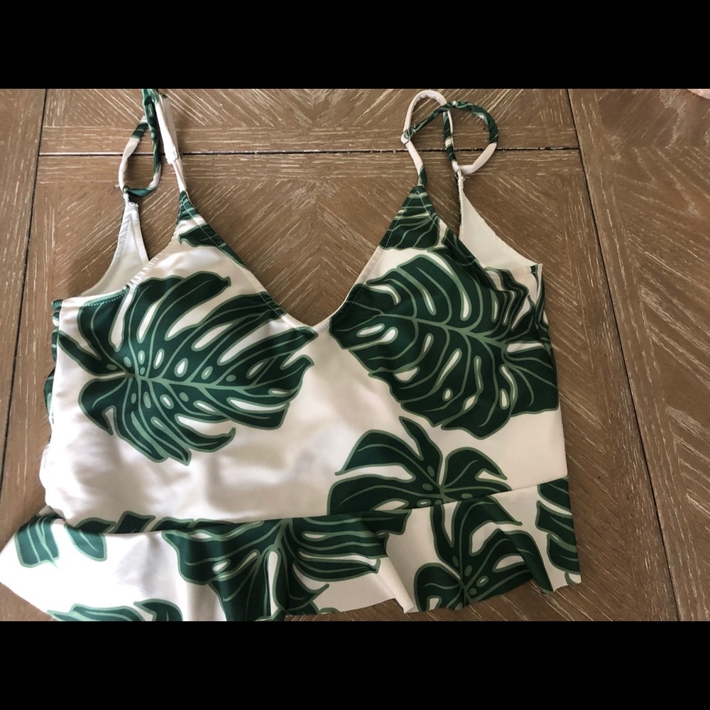 Kortni Jeane large peplum crop top.